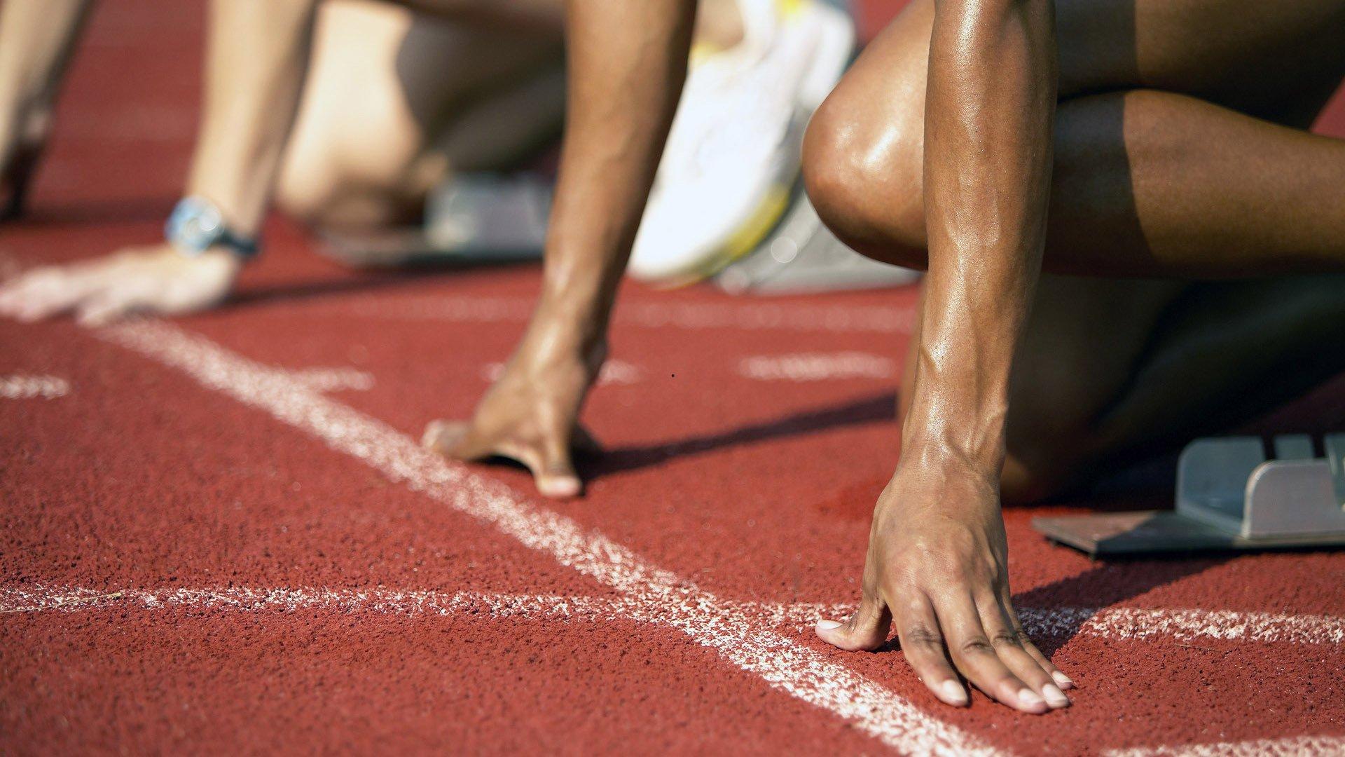 科拉罗夫力挺齐沃，战术延续性重于颠覆 场边激情成执教新特质